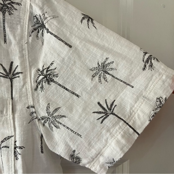 NWT Men’s 100% Cotton Palm Tree Print Short Sleeve Collared Button Shirt (Small) - Picture 5 of 8